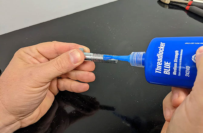 Виды фиксаторов резьбы